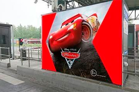 Disney дарит бесплатный проезд по М11 всем красным машинам Disney дарит бесплатный проезд по М11 всем красным машинам