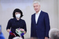 Собянин вручил медсестре из Зеленограда медаль Луки Крымского за борьбу с пандемией