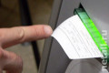 У зеленоградца украли 100 тысяч рублей при снятии денег в банкомате