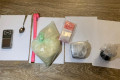 Почти 800 граммов наркотиков нашли у задержанного на Озерной аллее водителя