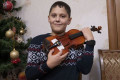 Директор «КамАЗа» подарил скрипку мальчику из Зеленограда
