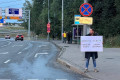 Кандидат в муниципальные депутаты устроил акцию у светофора на Московском проспекте