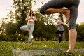 Бесплатные занятия по йоге будут проходить в парке Победы по воскресеньям