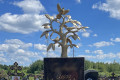 С могилы на Алабушевском кладбище украли бронзовое дерево