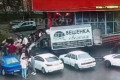 Неуправляемая «Газель» протаранила толпу пешеходов на тротуаре