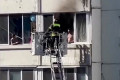На пожаре в 6-м микрорайоне с помощью пожарной автолестницы спасли человека